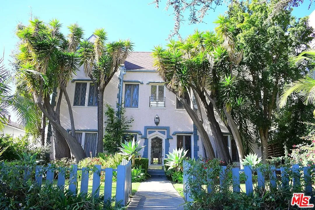 1 bed, 1.0 bath, 850 sqft, $4,000 — Photo 2