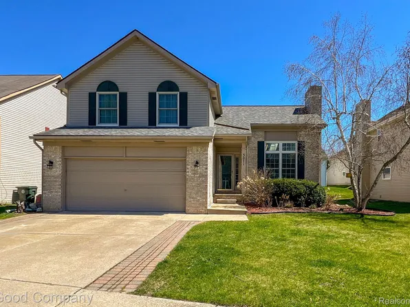 3071 Talon Cir, Lake Orion, MI 48360