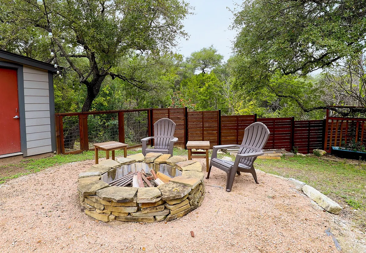 Building Photo - 8205 Mescalero Dr