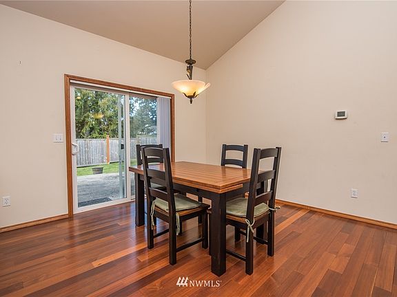 5th image of 1402 N Aurora Court