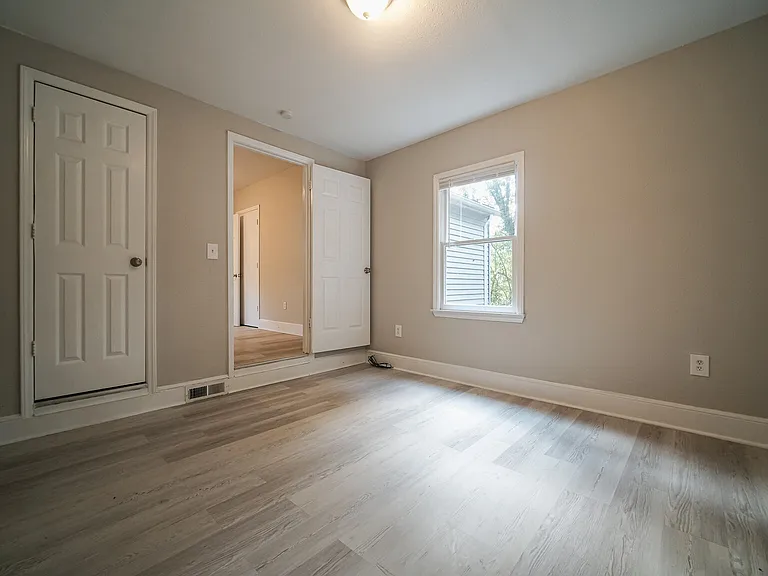 614 Ambassador St — Photo 32