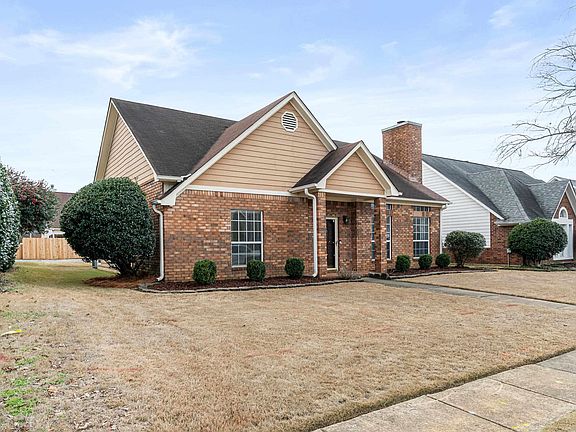 3rd image of 111 Stratshire Ln