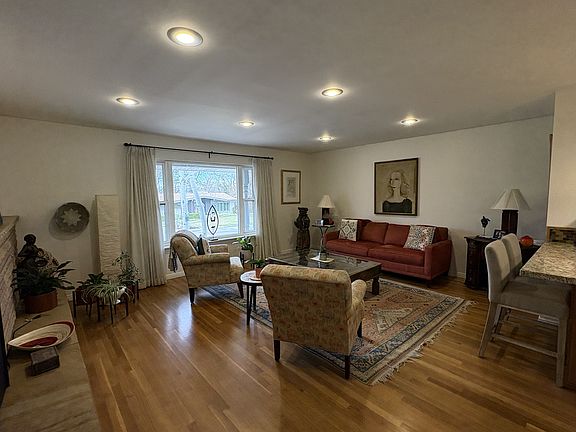 3rd image of 4951 S Naniloa Dr