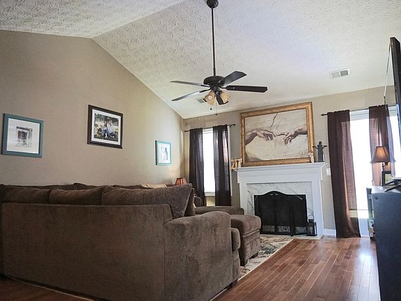 5th image of 385 Ashland Manor Dr