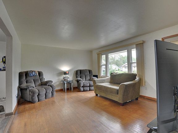 5th image of 9603 Plymouth Pl