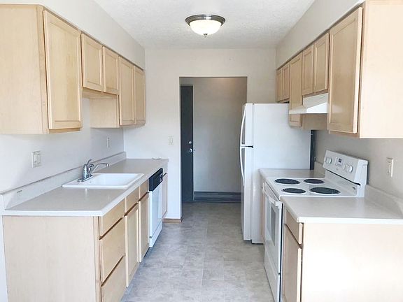 5th image of 1908 SW Roxbury Ave #14