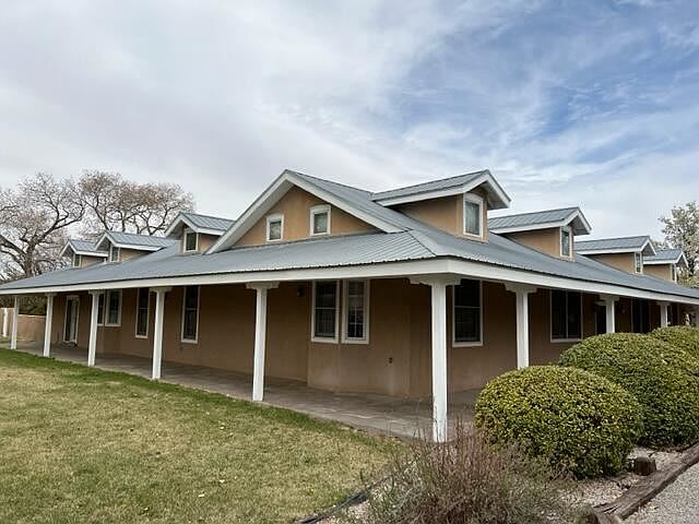 2nd image of 804 El Alhambra Cir NW