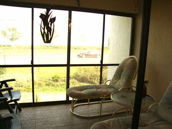 lanai w/vinyl windows