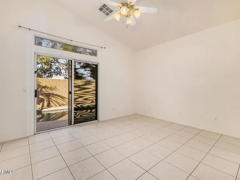 2205 S Harper — Photo 21