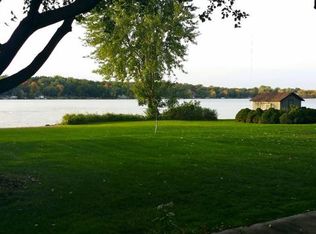 3097 Sandy Hook Dr, Roseville, MN 55113