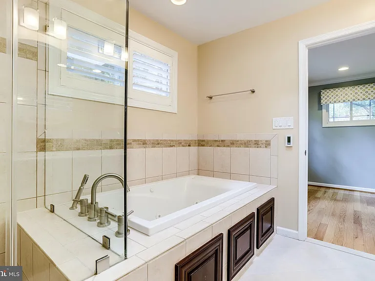 4894 Williamsburg Blvd — Photo 22