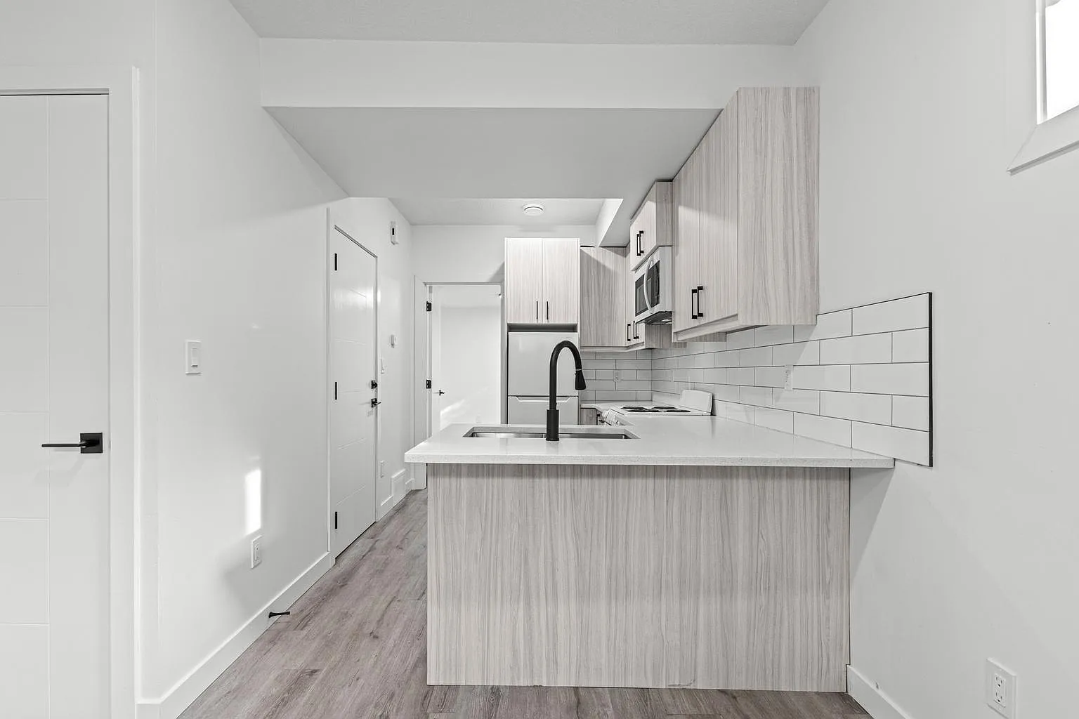 1 bed, 1020 sqft, $900 — Photo 3