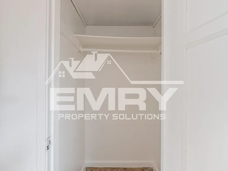 2534 Hill St — Photo 9
