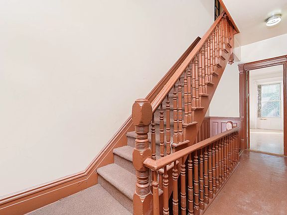 4th image of 274 W 132nd St #Townhouse