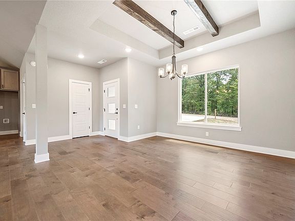 5th image of 8 Letchworth Dr