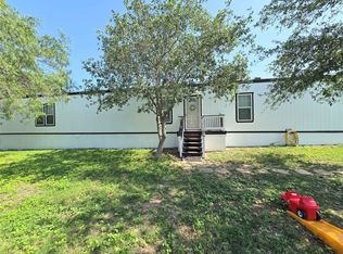 817 N Park Ave, Karnes City, TX 78118
