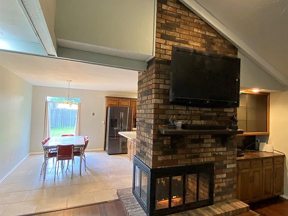 2nd image of 1702 Gingham Ln