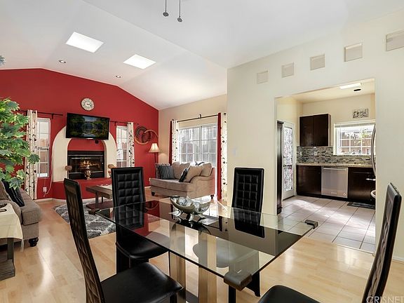 3rd image of 17726 Kinzie St Unit 16