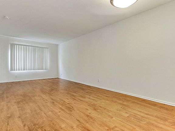 4th image of 17830 Merridy St #208