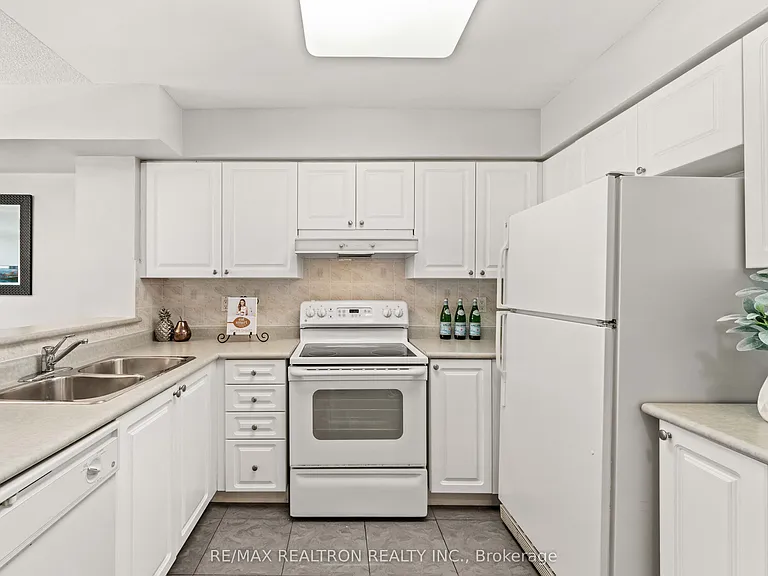 5 Emerald Ln #605 — Photo 8