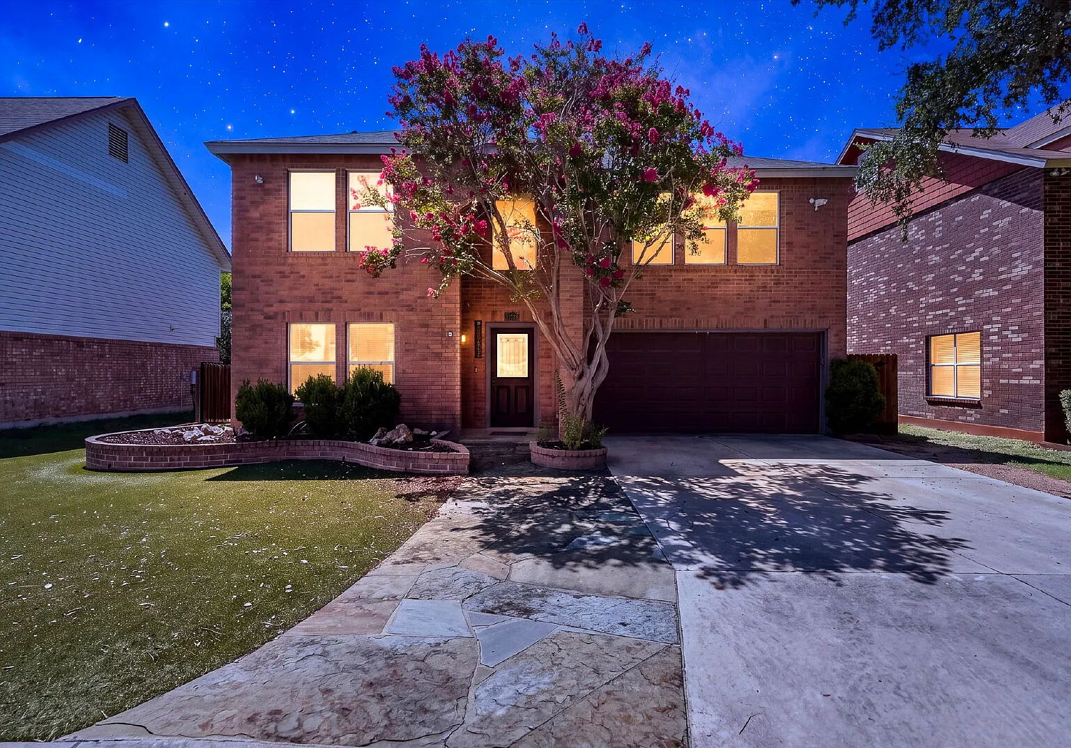 3 bed, 2.5 bath, 2575 sqft, $2,600 — Photo 1