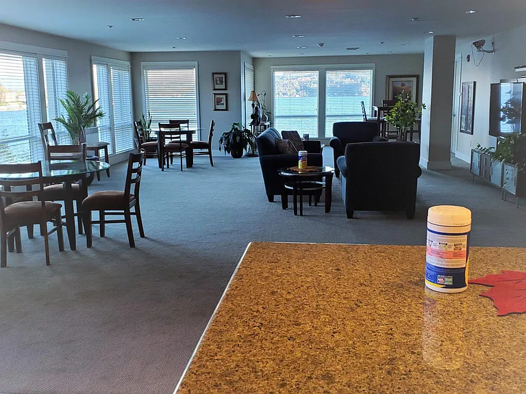Common lounge with 180 degrees view of the water