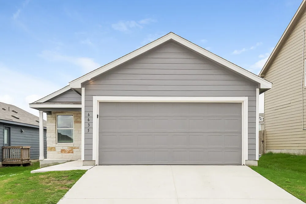 3 bed, 2.0 bath, 1266 sqft, $1,630 — Photo 1
