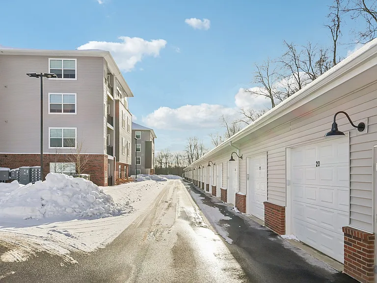 Berkshire Apartments — Photo 6