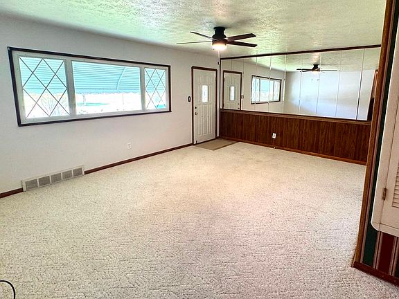 2nd image of 5527 Meadow Ln