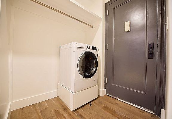 4th image of 152 W 49th St #C2