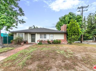 2208 New York Dr, Altadena, CA 91001