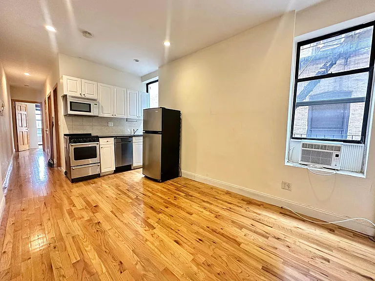 111 E 7th St #5T — Photo 1