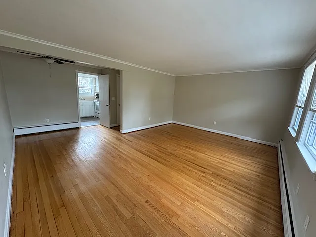 196 Woodrow St — Photo 3