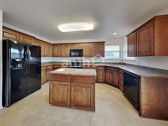 3rd image of 733 Morgan Dr