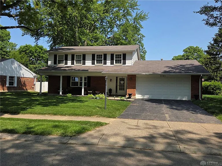 2165 Oak Tree Dr E — Photo 1