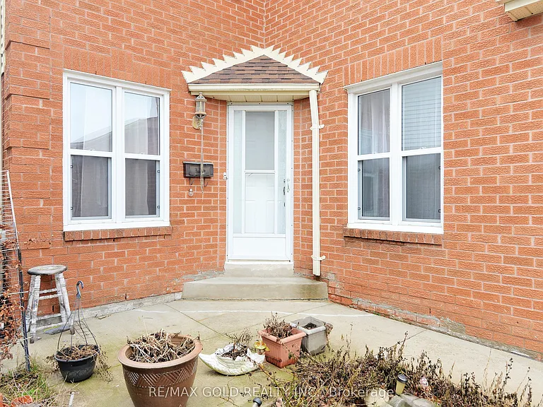 9 Ravenswood Dr — Photo 3