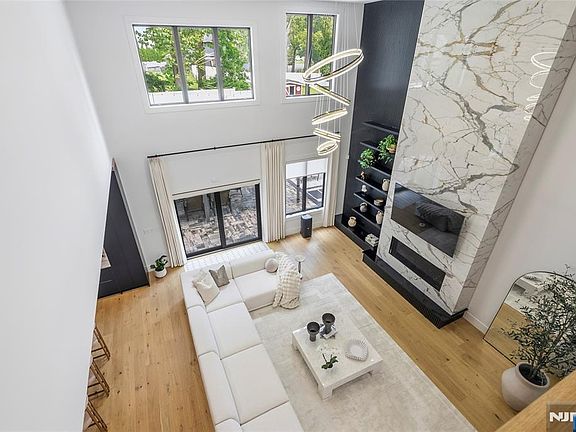 5th image of 151 Stuart Street