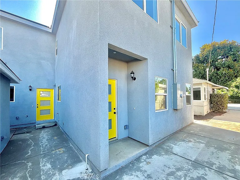 938 E Sandra Ave #B — Photo 11