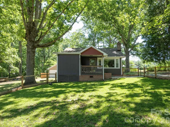 40 Dove Haven Ln, Hendersonville, NC 28791