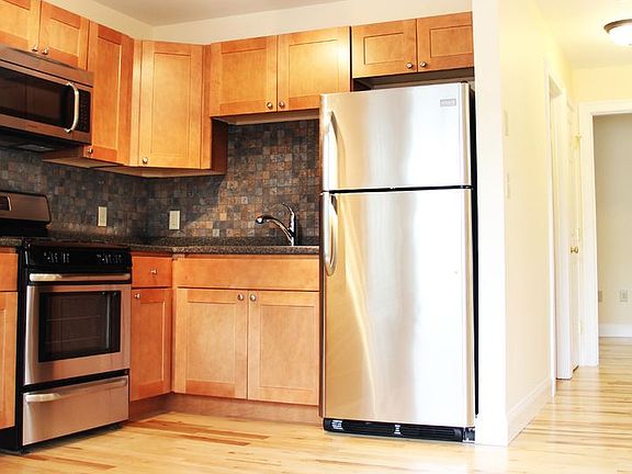 3rd image of 116 N Winooski Ave APT 1