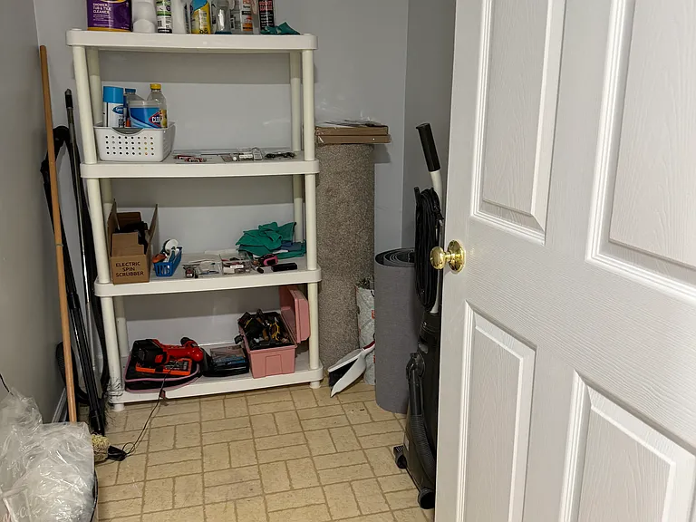 8'x5' storage closet
