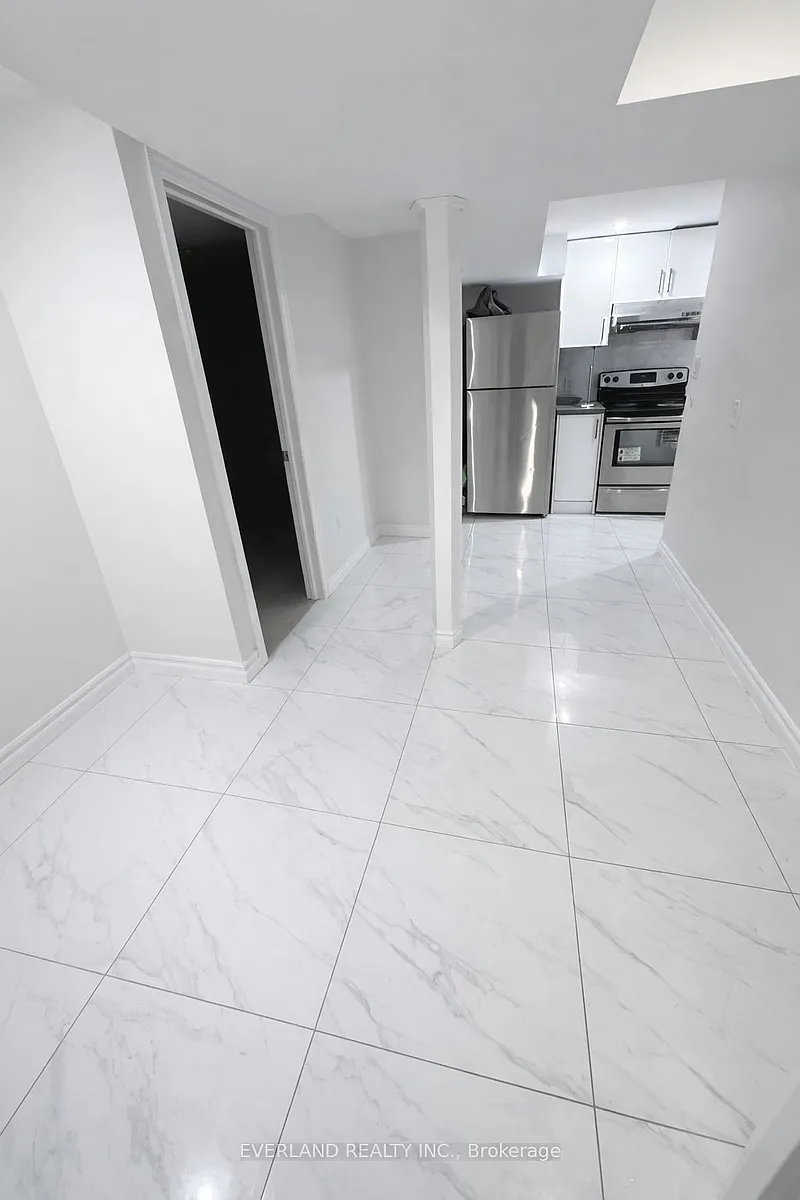 Building Photo - 20 Sonmore Dr #BASEMENT