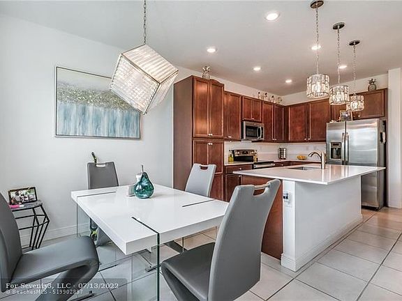 4th image of 4372 Veleiros Ave #4372