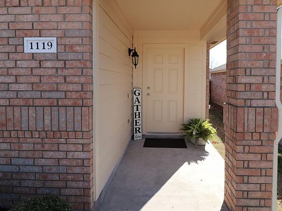 3rd image of 1119 Caroline Dr