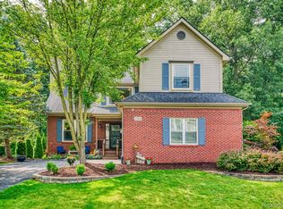 2568 Ravineside Ln N, Howell, MI 48843