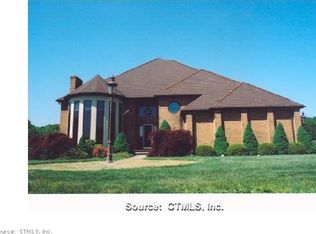 40 Pondview Dr, Manchester, CT 06040