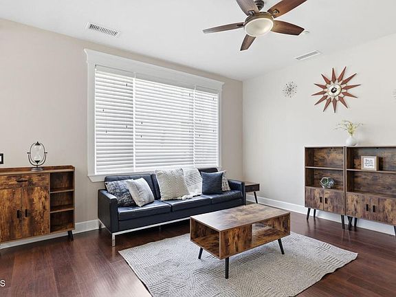 4th image of 2700 Riverpark Blvd