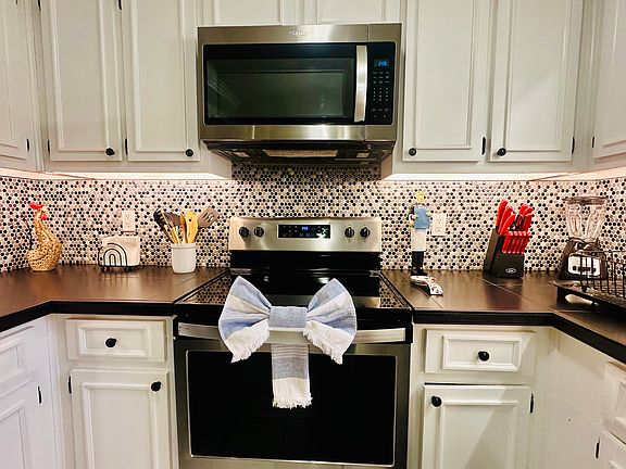 3rd image of 736 Maple Dr SE