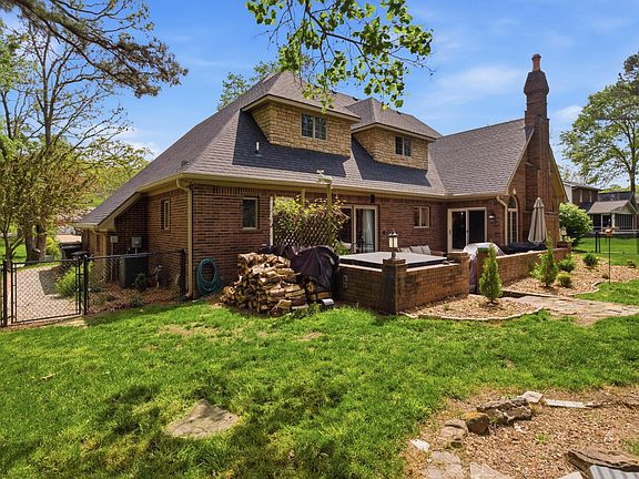 3rd image of 1207 Westwood Drive