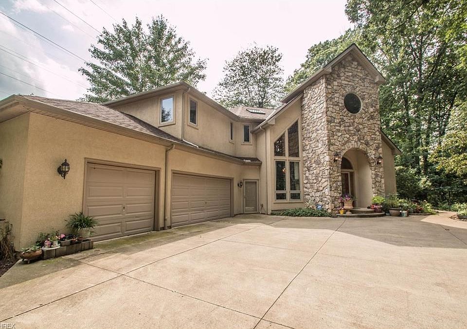 1st image of 5000 Valley Woods Dr